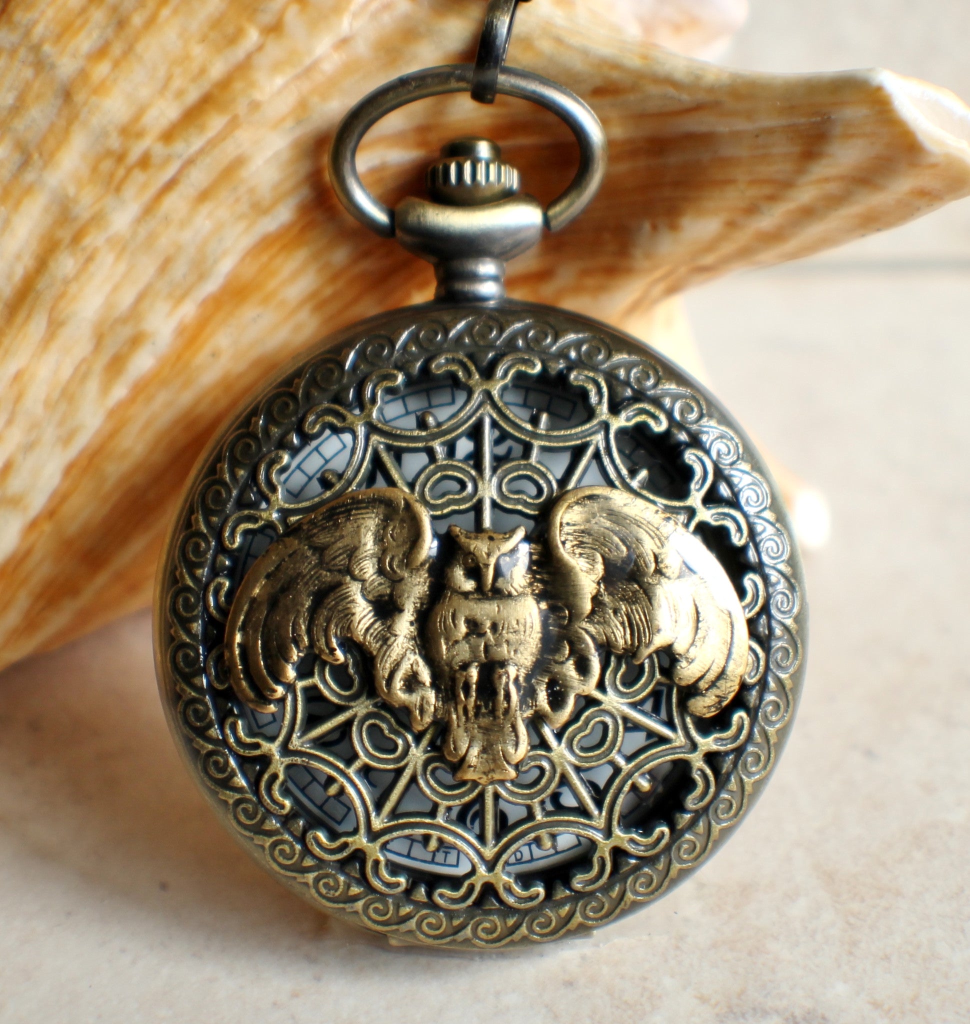 IMG_0888.jpg Barn Owl Battery Operated Pocket Watch - Image 1