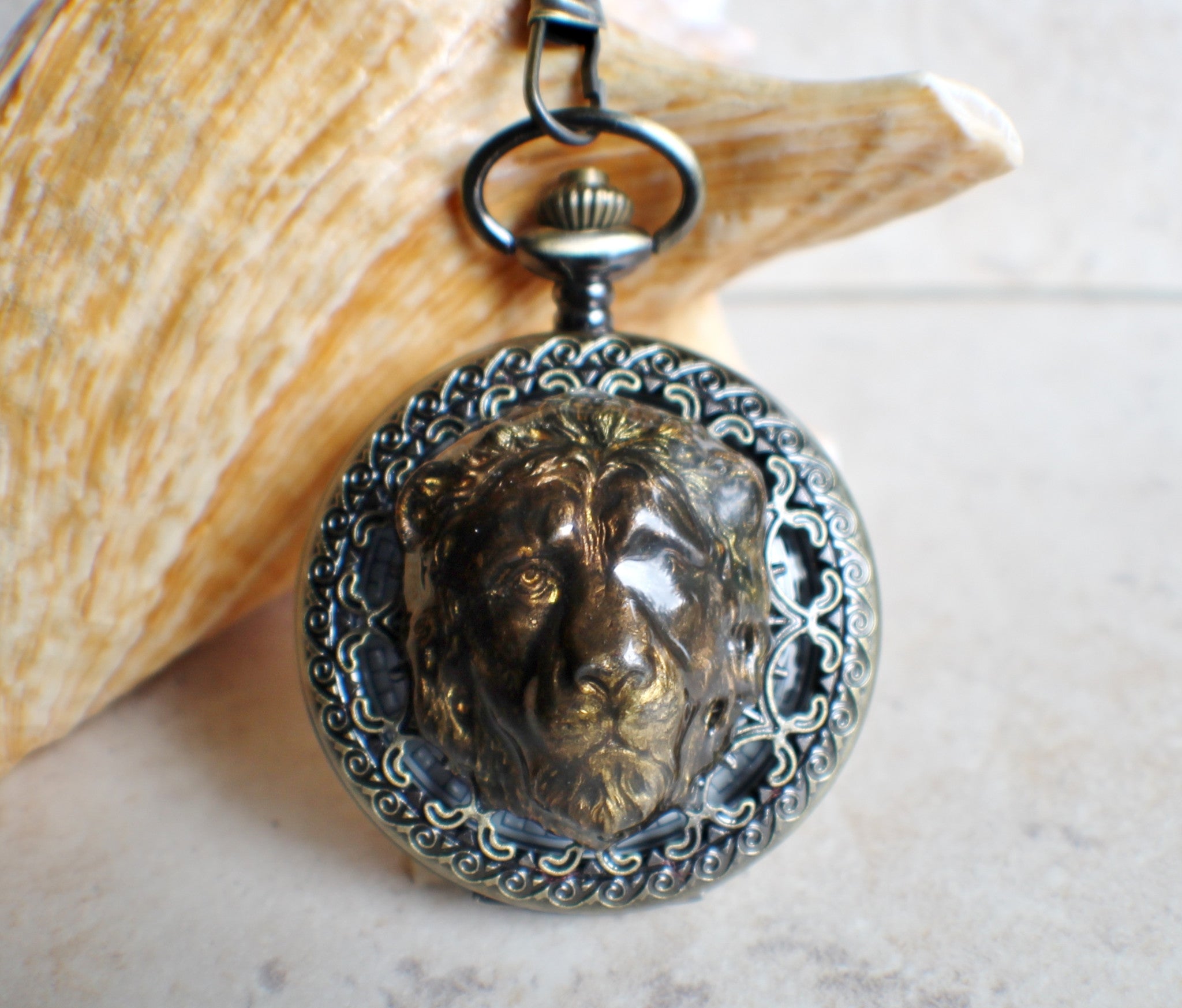 IMG_2667.jpg Regal Lion Battery Operated Pocket Watch - Image 1