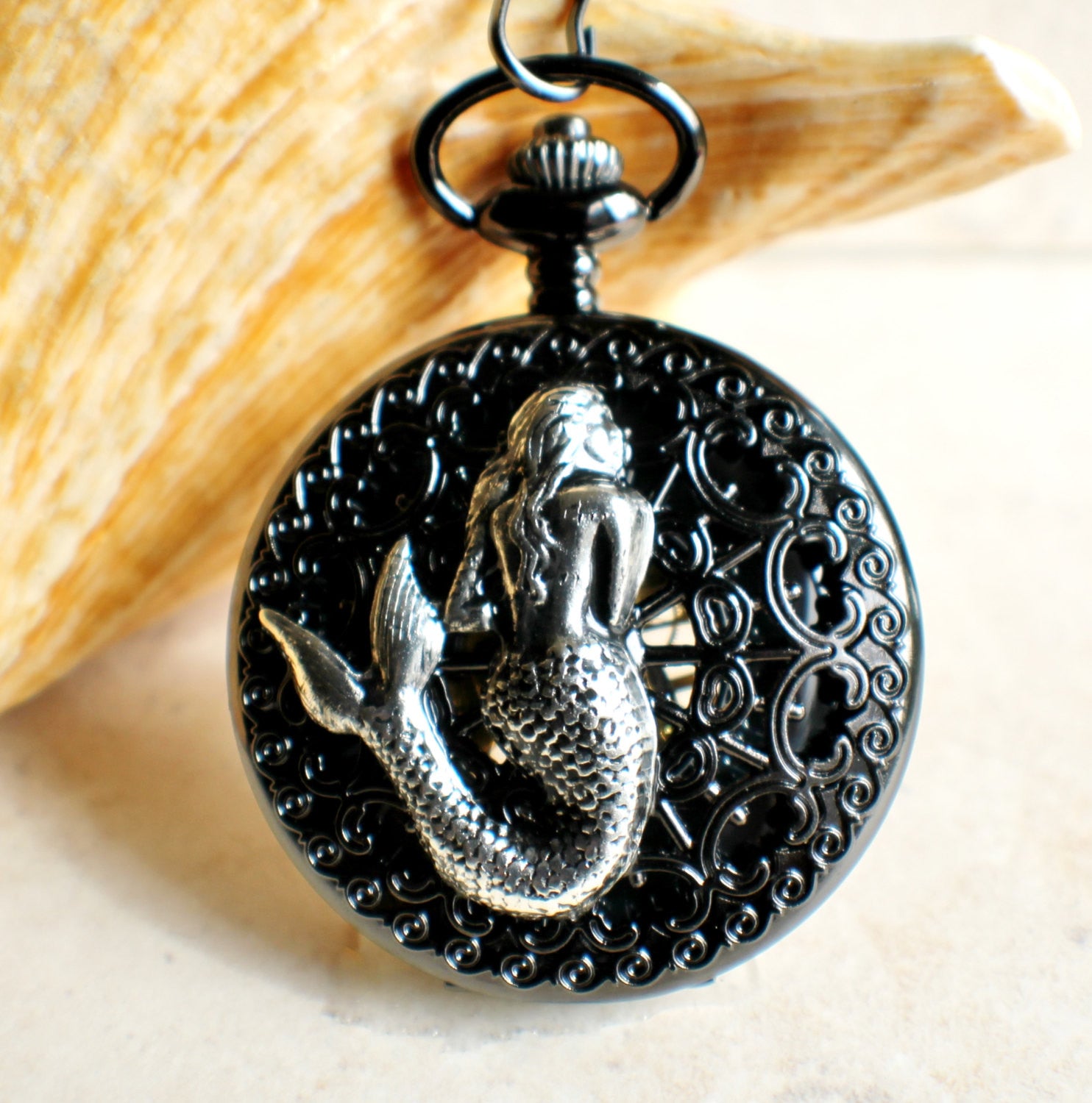 il_fullxfull.966427964_4i10.jpeg Mechanical mermaid pocket watch. - Image 1